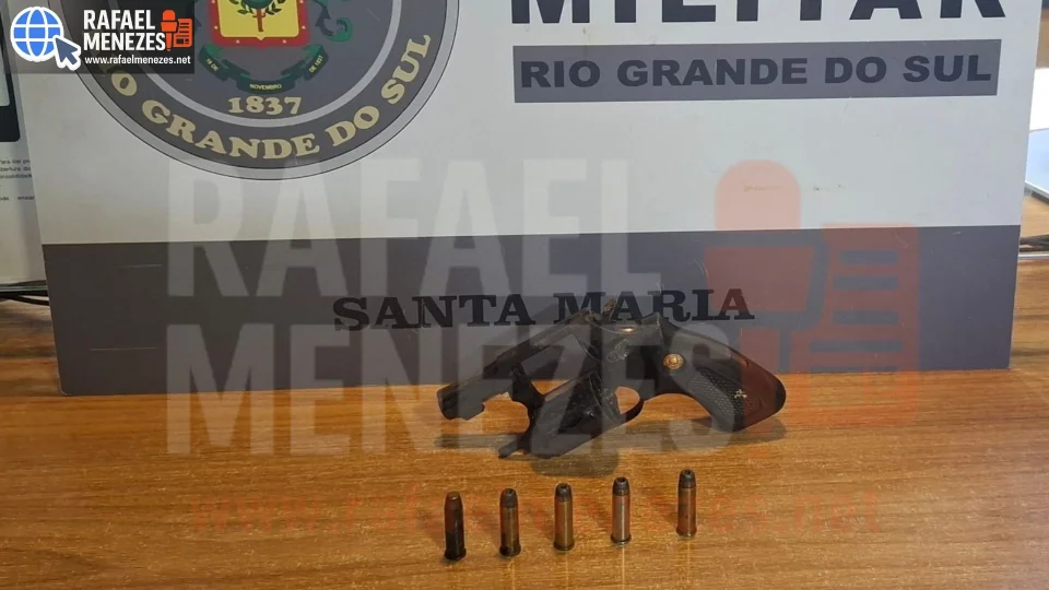 Arma é apreendida após perseguição a motocicleta em Santa Maria