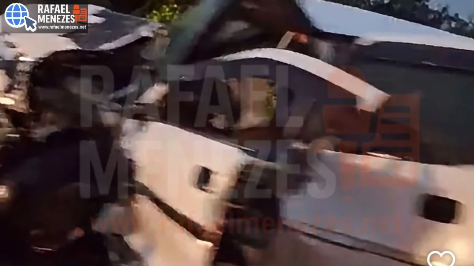 Colisão frontal entre Vectra e Hilux deixa três pessoas feridas na BR-392 em São Sepé