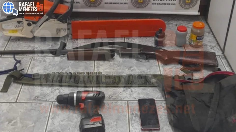 Homem é preso com espingarda e equipamentos após tentativa de fuga em São Pedro do Sul