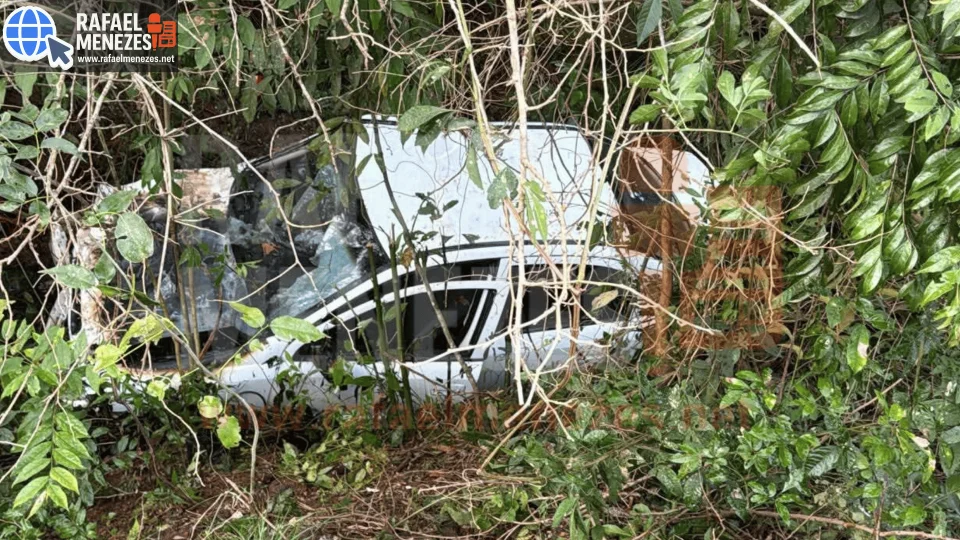 Casal fica ferido após capotamento na ERS-149 entre Nova Palma e Faxinal do Soturno