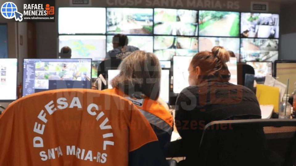 Chuva e ventania provocam destelhamentos e deixam duas famílias desalojadas em Santa Maria