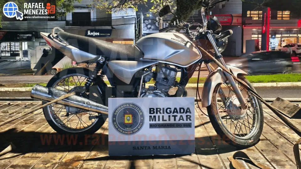 Motocicleta furtada é recuperada em residência no bairro Chácara das Flores em Santa Maria