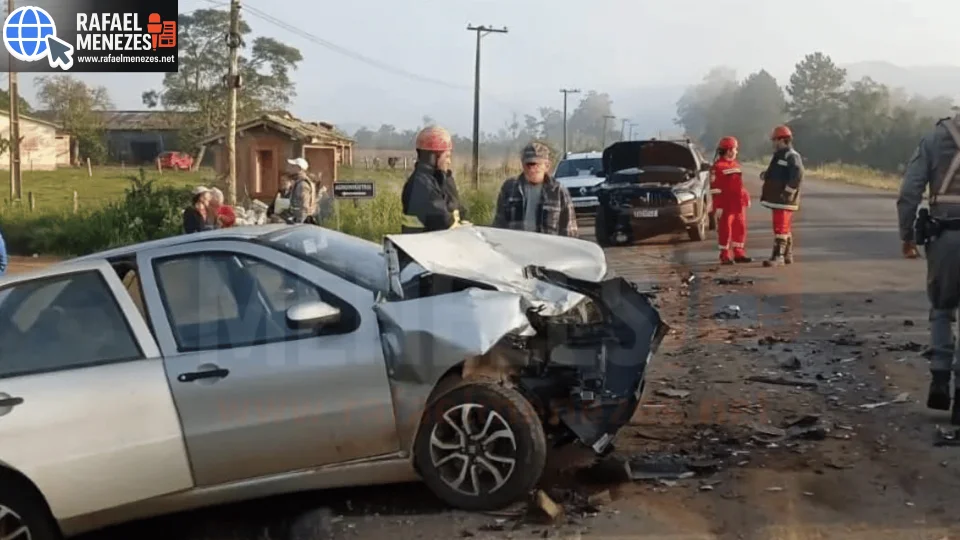 Quatro pessoas ficam feridas em acidente entre dois veículos na ERS-348