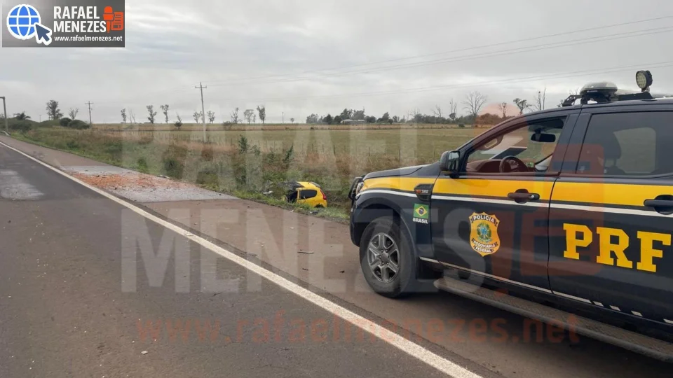 Colisão frontal entre carreta e carro deixa um morto na BR-472