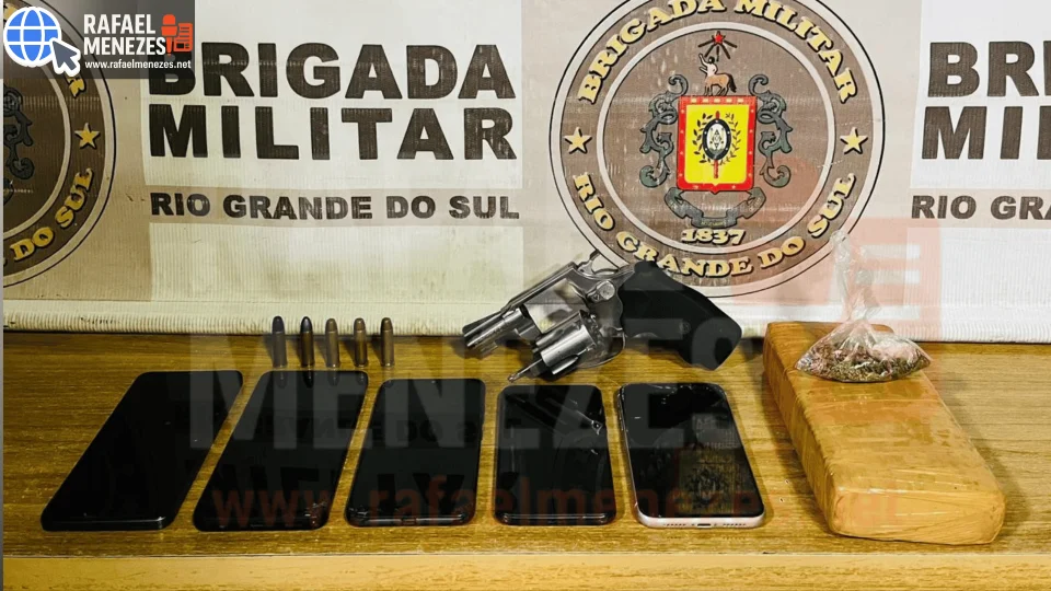 2º BPChq prende mulher por tráfico de drogas após confronto entre suspeitos armados e policiais em Santa Maria