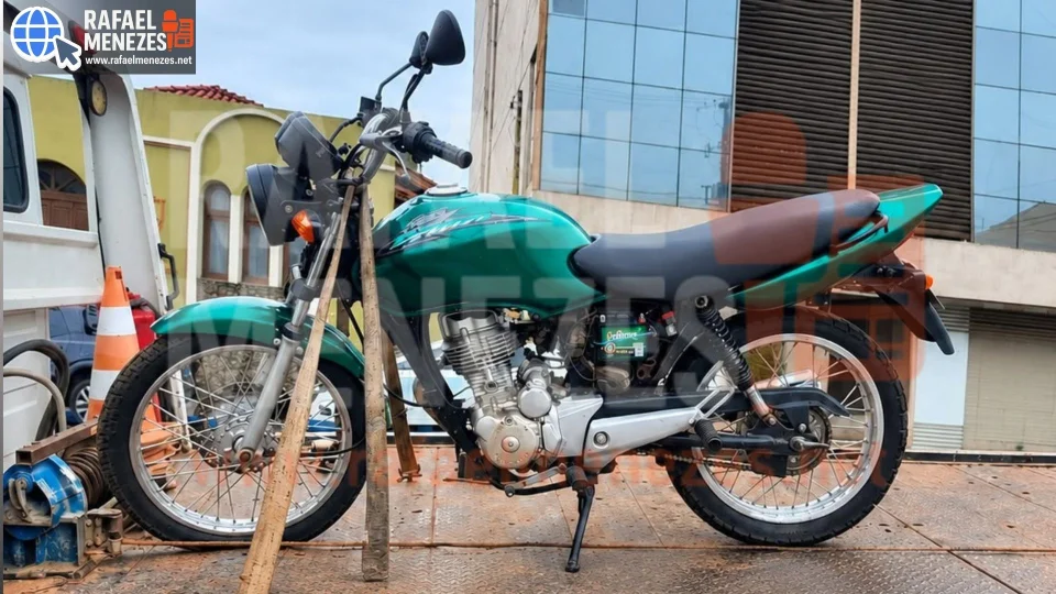 Homem é preso pela ROCAM e motocicleta furtada é recuperada em Santiago