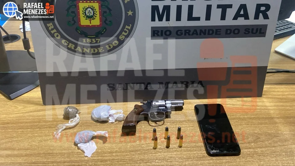 2º BPChq prende dois homens e apreende revólver e maconha em Santa Maria