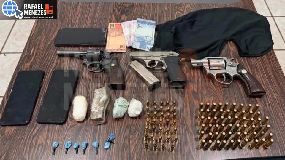Dois jovens são presos e adolescente apreendido por tráfico e porte ilegal de arma em Dona Francisca