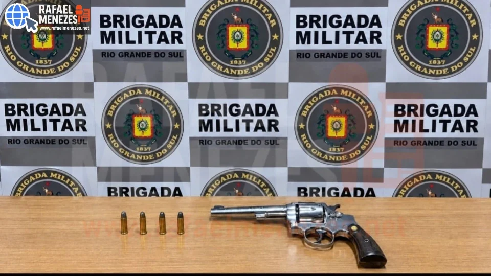 Mulher é presa com revólver durante abordagem em Santa Maria
