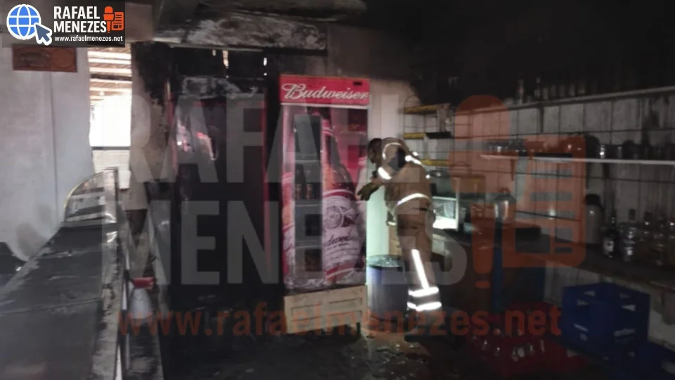 Incêndio atinge estabelecimento comercial em Restinga Sêca