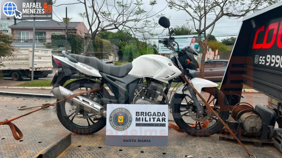 Motocicleta furtada é recuperada pela Brigada Militar no bairro Carolina em Santa Maria