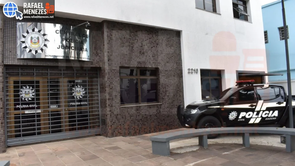 Adolescente de 14 anos é internado provisoriamente por tentativa de feminicídio contra a irmã em Santiago