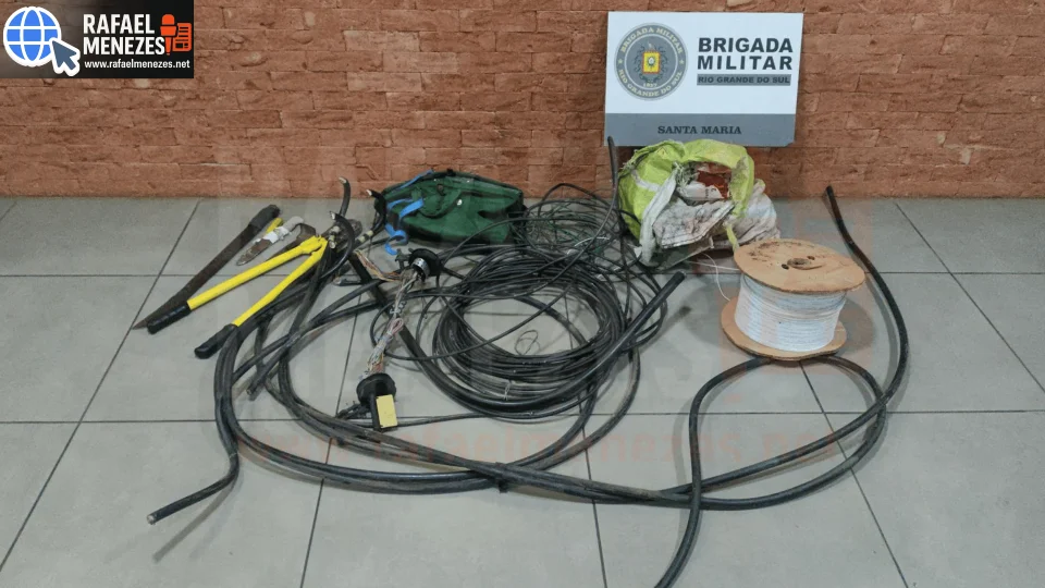 Três homens são presos por furto de fios e cabos em estação de telefonia no bairro Urlândia em Santa Maria