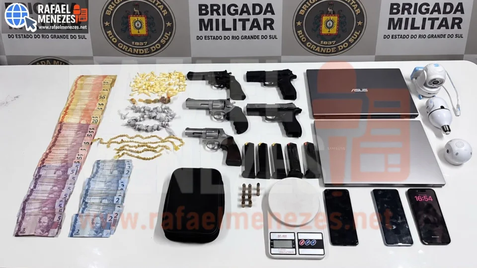Trio é preso com armas, drogas e dinheiro durante ação do 2º BPChq em Santa Maria