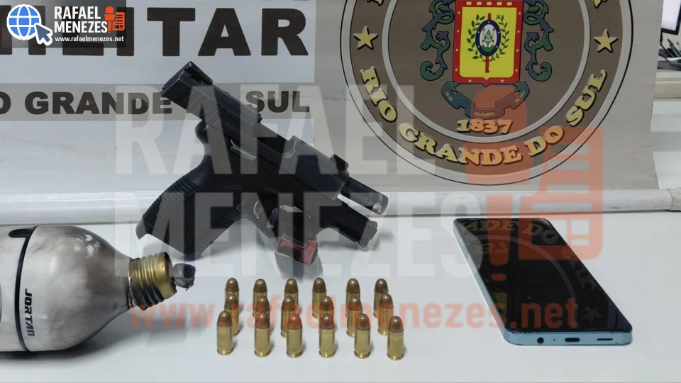 Homem com antecedentes por homicídio e feminicídio é preso com pistola e munições em Agudo