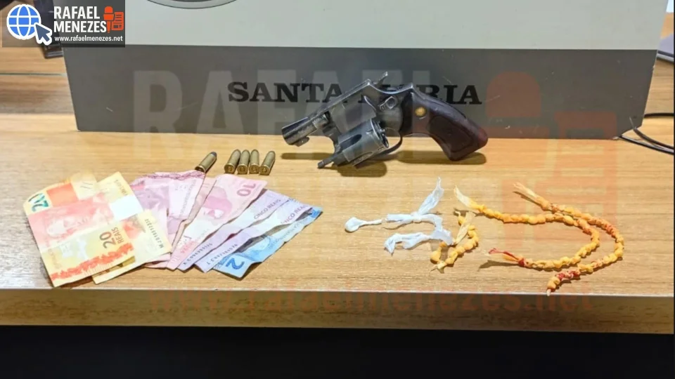 Homem é preso com revólver e drogas durante abordagem em Santa Maria
