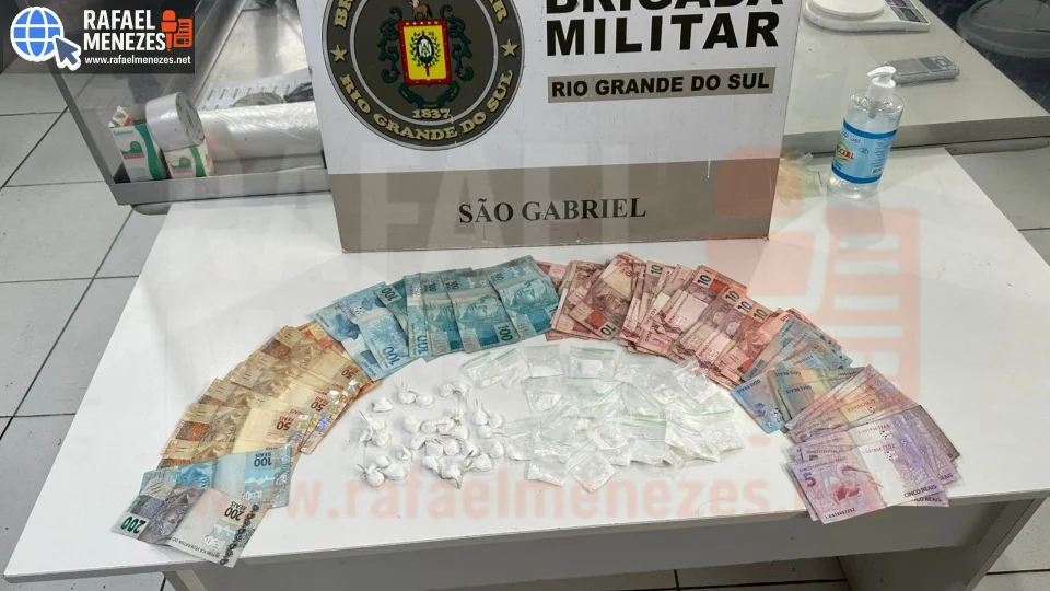 Homem é preso por descumprir medida protetiva e com cocaína em São Gabriel