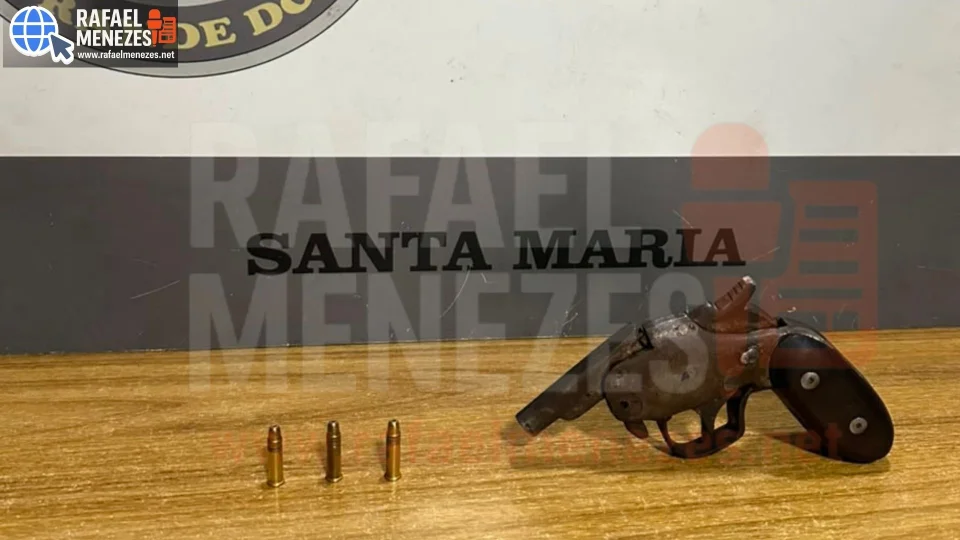 Adolescente de 16 anos é apreendido com arma de fogo durante patrulhamento do 2º BPChq em Santa Maria