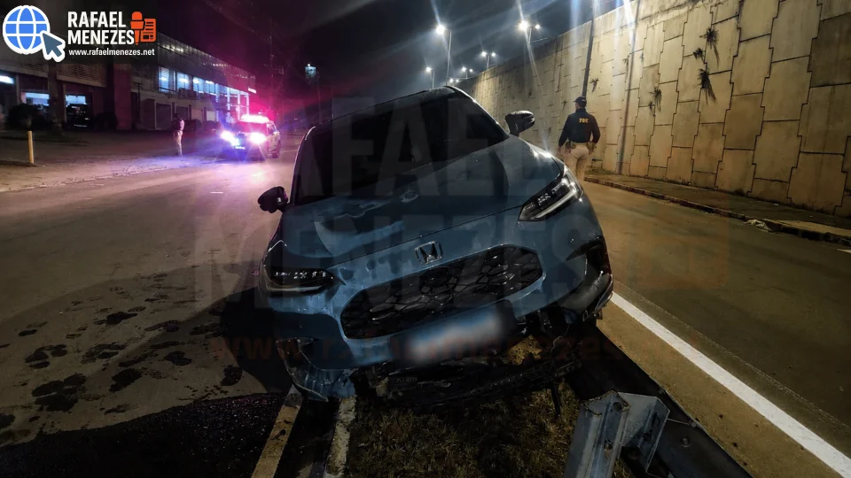 Motorista embriagdo bate carro no canteiro central da BR-158 e acaba preso em Santa Maria