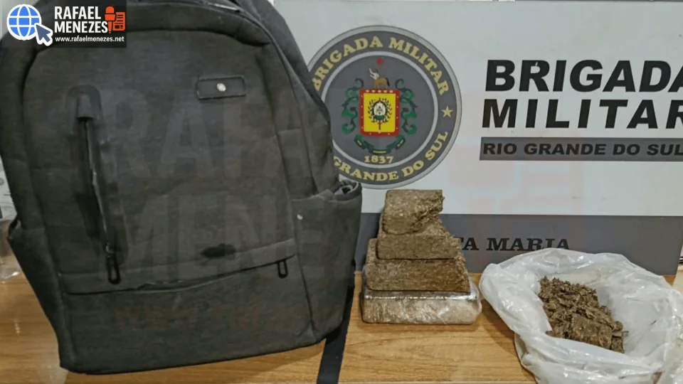 Homem é preso com mais de 1 kg de maconha após tentar dispensar mochila durante abordagem em Santa Maria