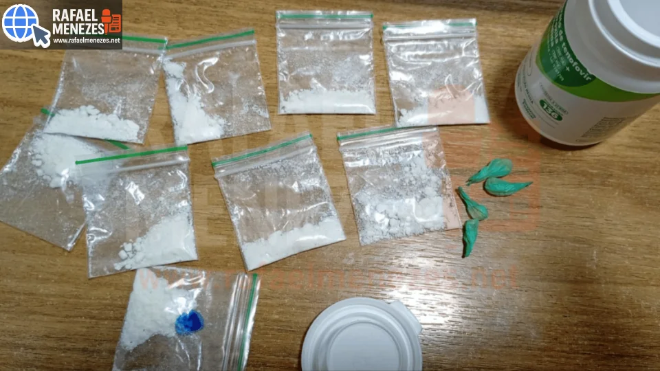 Homem é preso por tráfico de drogas após entorpecentes serem encontrados enterrados em vaso de plantas em Santa Maria