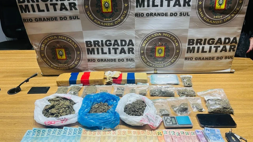 Motorista que fazia tele-entrega de drogas é preso com quase 2 quilos de maconha em Santa Maria