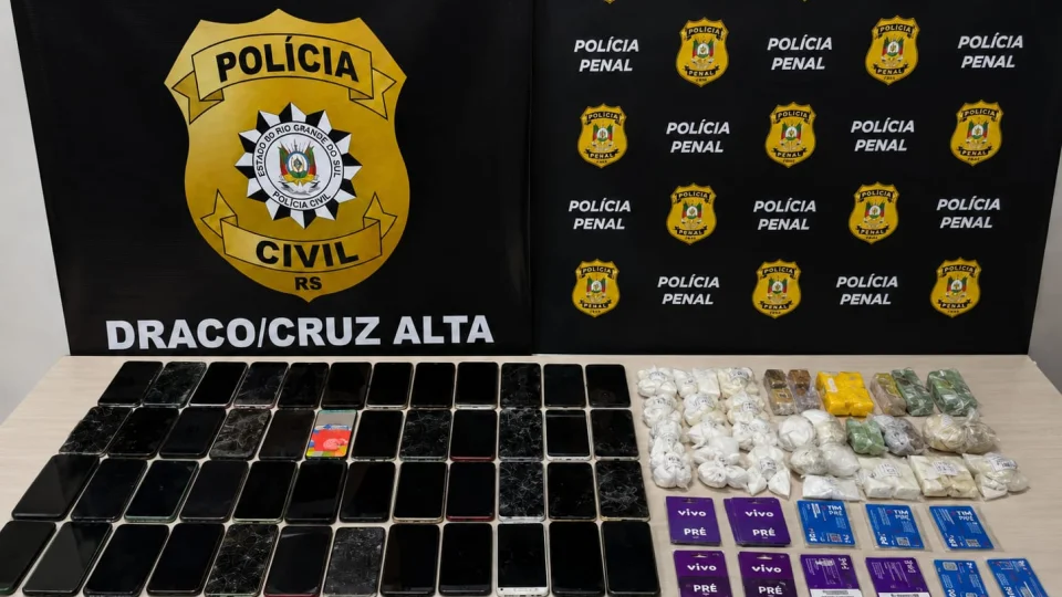 Quase 50 celulares, drogas, chips são apreendidos no Presídio de Cruz Alta