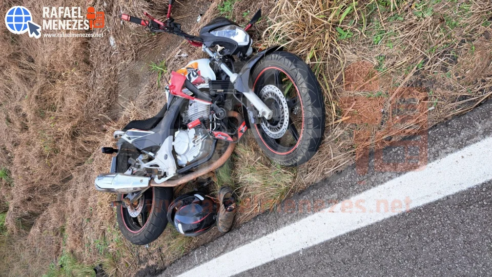 Motociclista fica ferido após colisão traseira com caminhão de Santa Maria em Restinga Sêca
