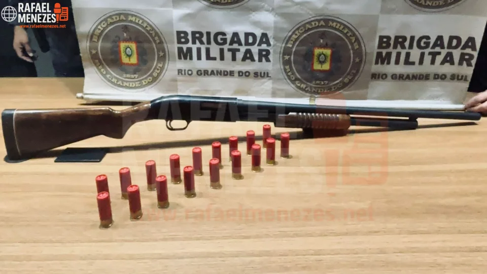 Jovem é preso com espingarda calibre 12 e munições em Santa Maria