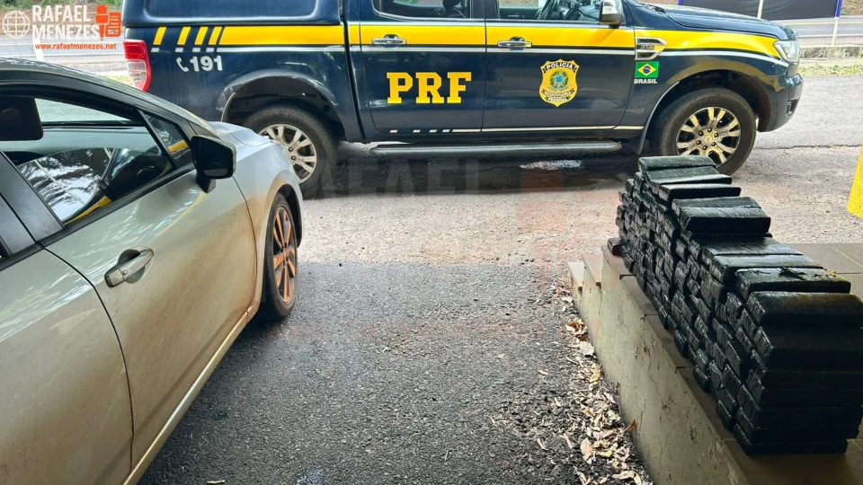 Dois paraguaios são presos com quase 100 kg de maconha na BR-287 em Santiago
