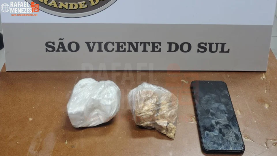 Jovem é presa com mais de 300 gramas de cocaína e maconha por tráfico de drogas ao viajar em carro de aplicativo na BR-287
