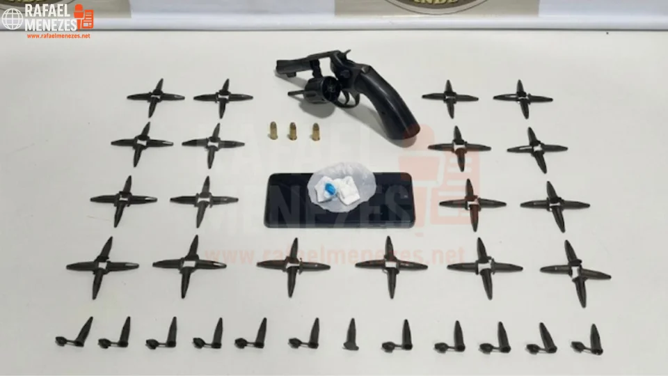 Homem é preso com drogas e arma em Santa Maria