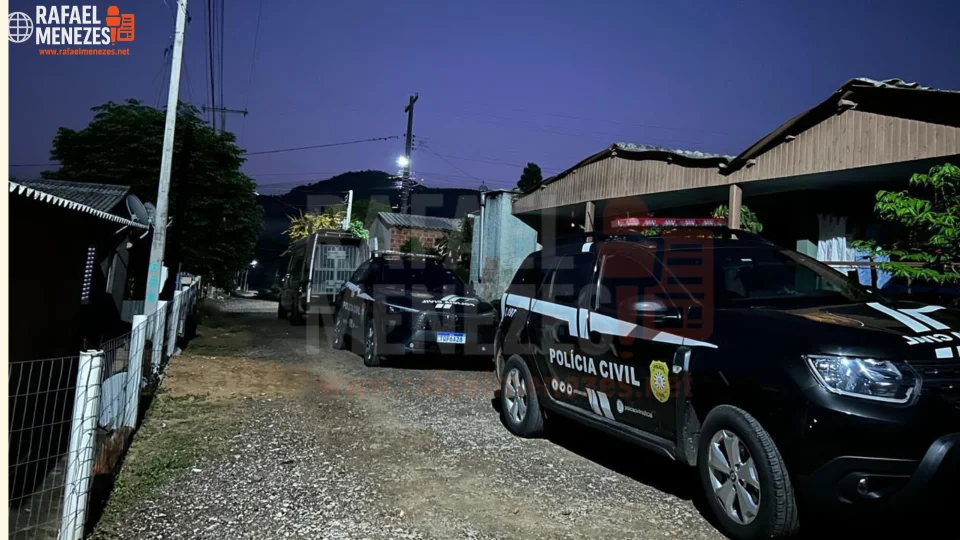 Operação policial cumpre mandados após carro ser alvo de tiros em Agudo