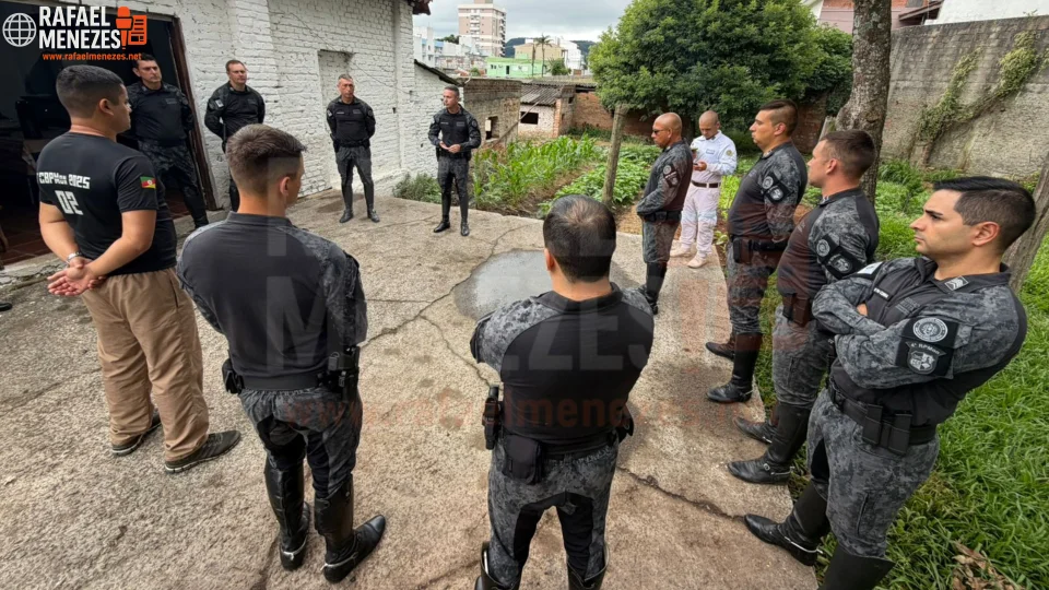 Comandante do 4º RPMon realiza visita institucional ao Pelotão de Cavalaria da Brigada Militar em Santa Maria