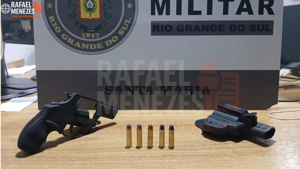 Homem é preso após fazer menção de sacar revólver durante abordagem policial em Santa Maria