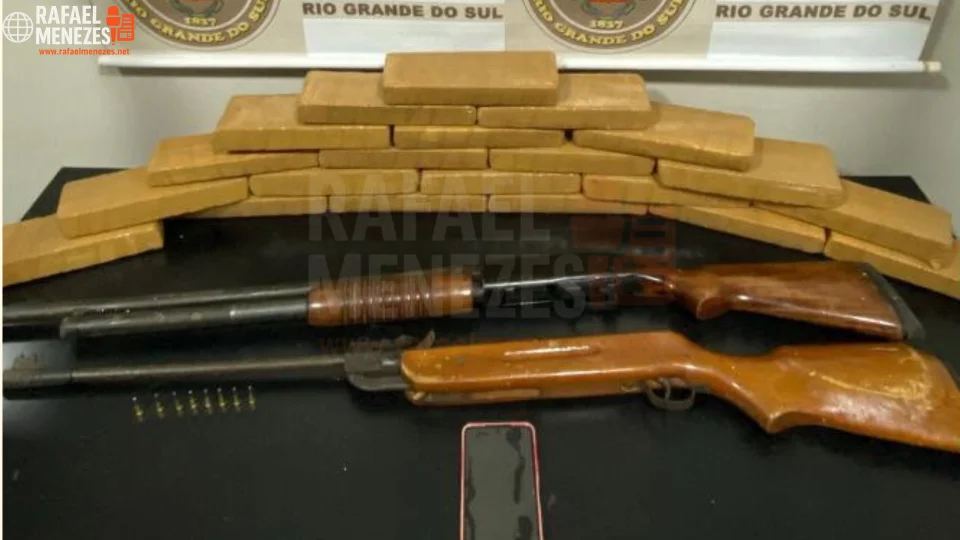 Dupla é presa com drogas, armas e balança de precisão em chácara no interior de Santa Maria