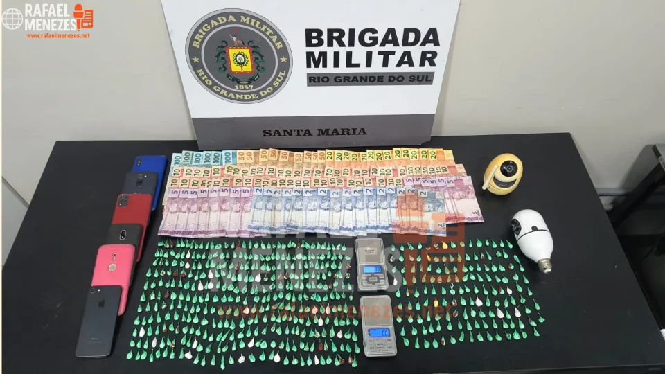 Homem é preso com mais de 500 porções de cocaína próximo de escola em Santa Maria