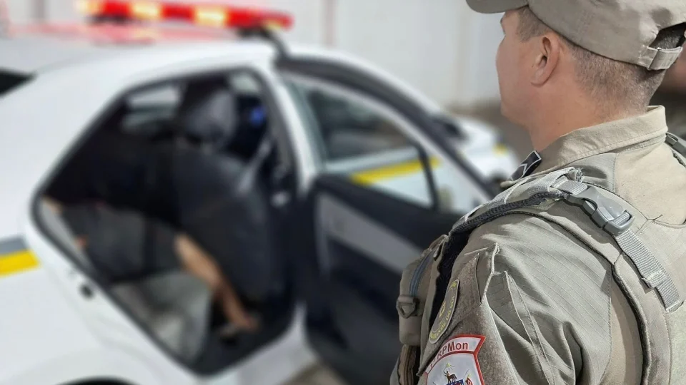 Homem é detido com facão após ameaçar pessoas próximo a escola de Santa Maria