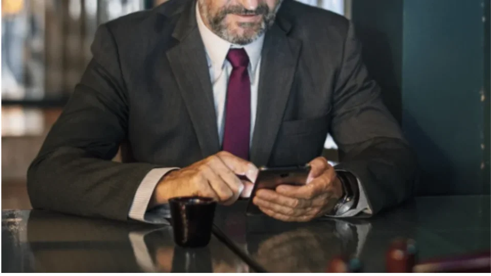 Golpe do falso advogado se espalha pelo WhatsApp e engana vítimas usando dados reais de processos