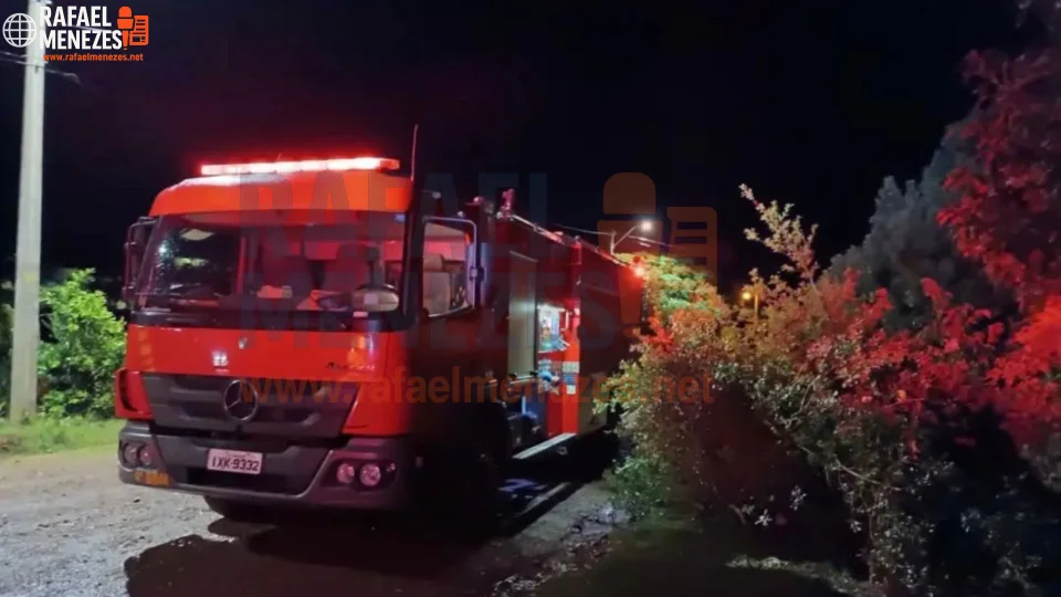 Carro de autor de homicídio é incendiado no bairro Passo D’Areia em Santa Maria