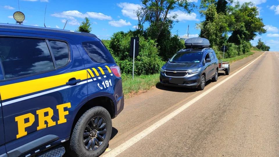 Motorista tenta burlar fiscalização da PRF e é flagrado duas vezes dirigindo com a CNH suspensa