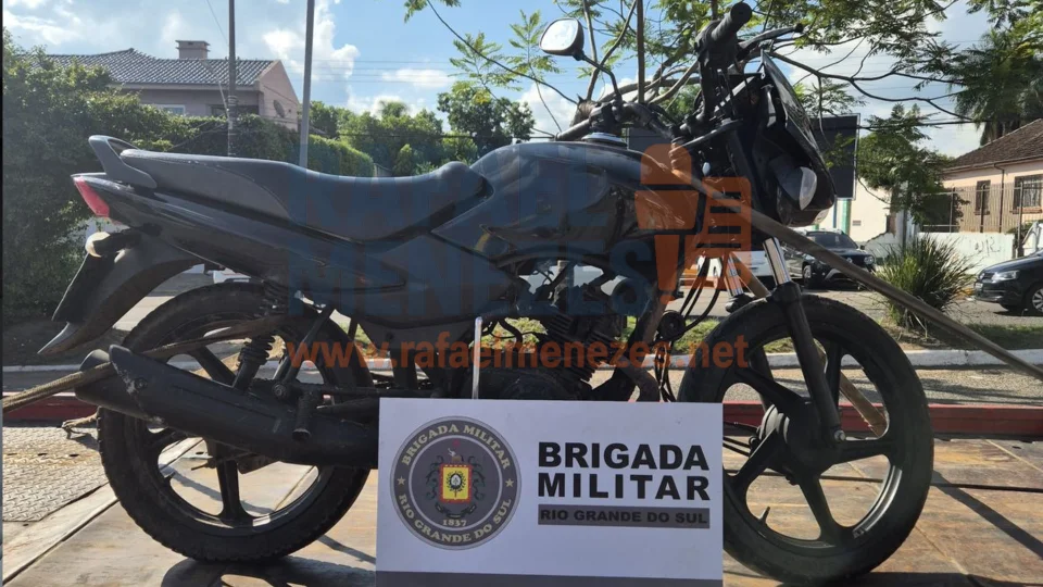 Motocicleta com registro de furto é recuperada pelo 2º BPChq no bairro KM-3 em Santa Maria