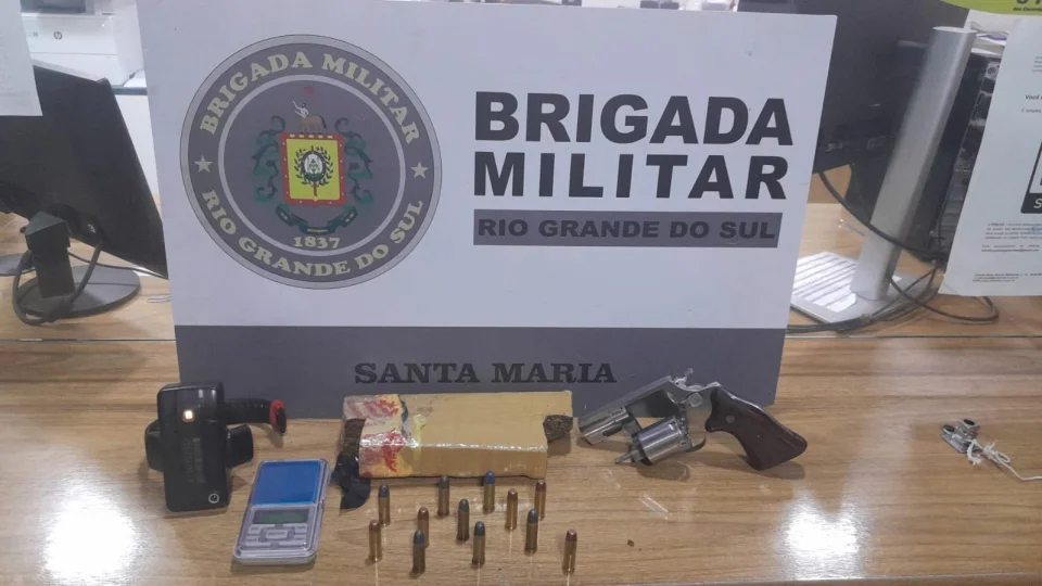 Jovem é preso por porte ilegal e disparo de arma em Santa Maria