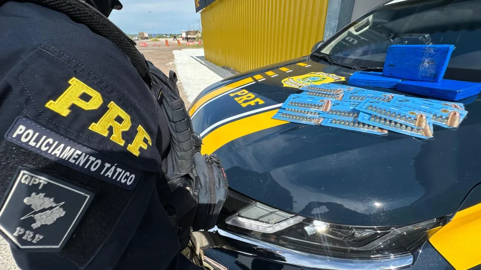 PRF prende irmãs transportando três quilos de cocaína e 200 munições na BR-293
