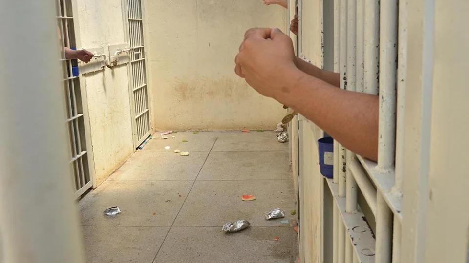 Adolescente investigado por homicídios é apreendido após roubo a motorista de aplicativo em Santa Maria
