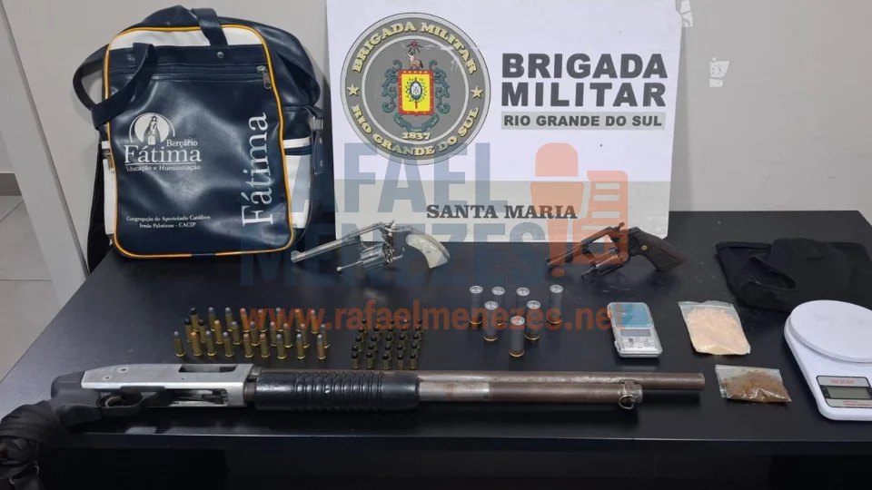 Dupla é presa com armas, drogas e munições em Santa Maria