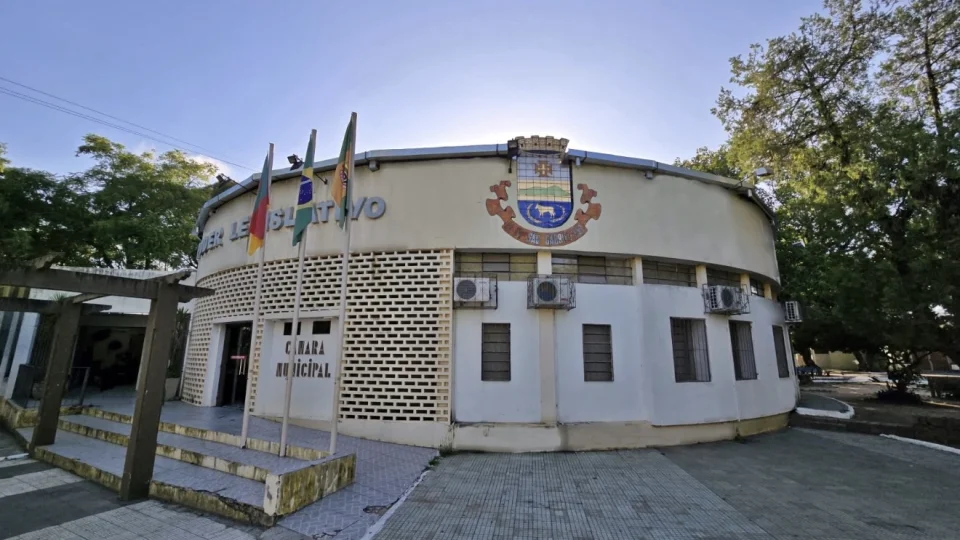 Câmara de São Gabriel se manifesta após afastamento de vereadores por suspeita de “rachadinha”