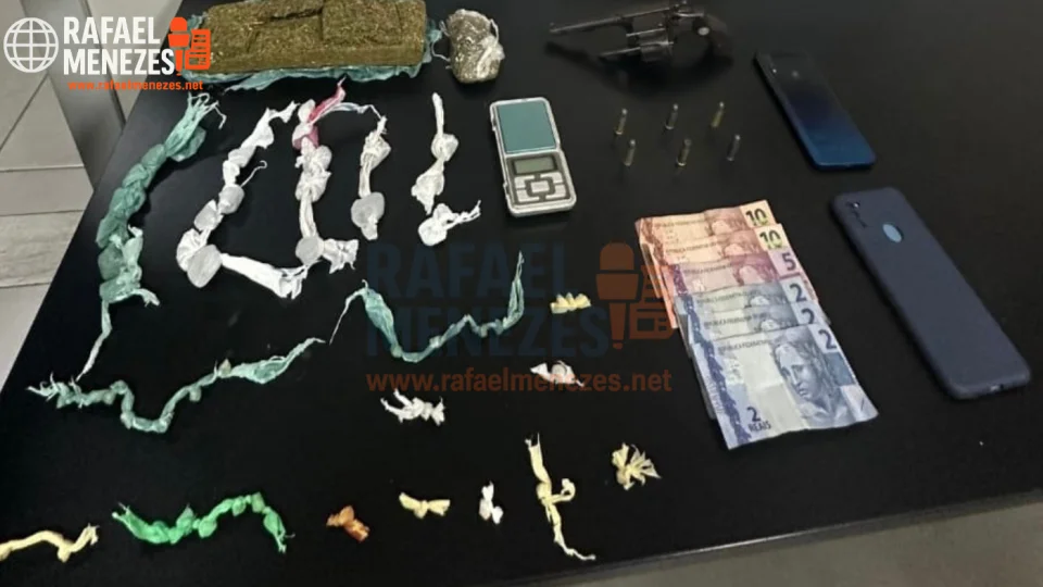 Jovem é preso com arma de numeração raspada e drogas no bairro KM-3 em Santa Maria