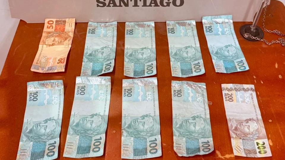 Mulher é presa após invadir casa, agredir idosa e roubar dinheiro em Santiago