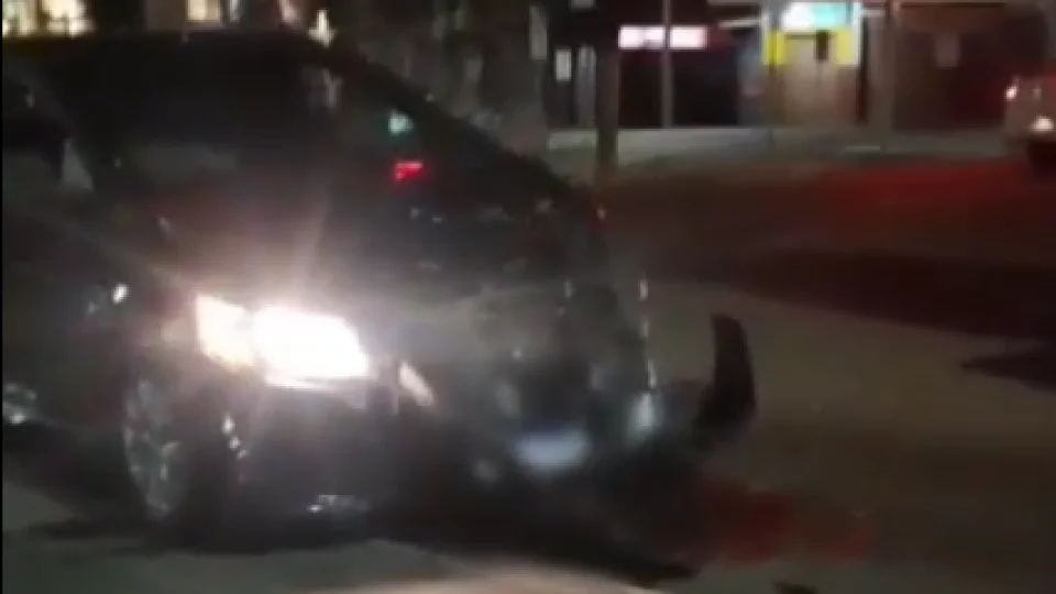 Acidente entre carro e caminhão é registrado durante a madrugada em Santa Maria